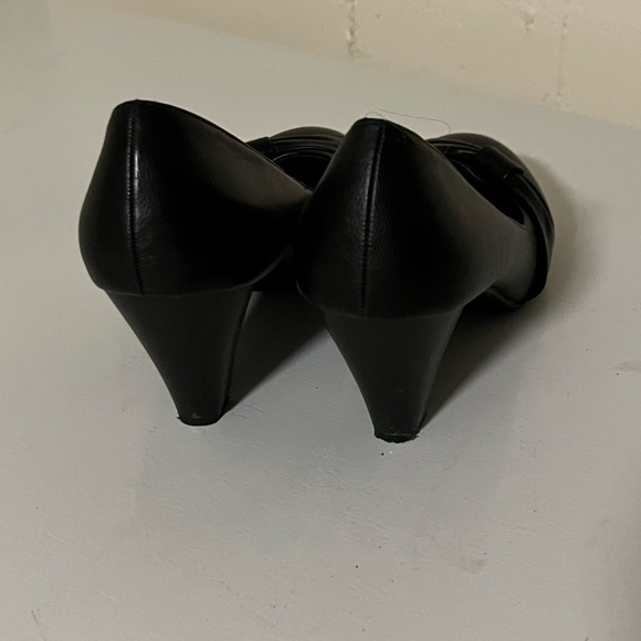 3 for $40. Womens shoes - Picture 4 of 4